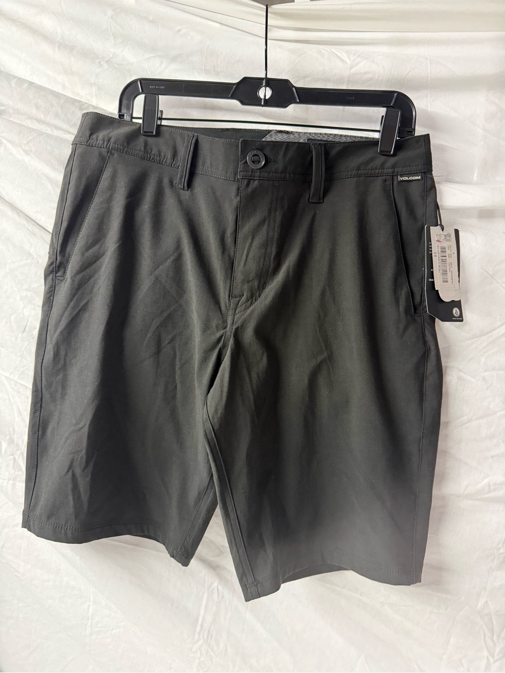 Volcom Men's Black Performance Shorts size 31 NWT